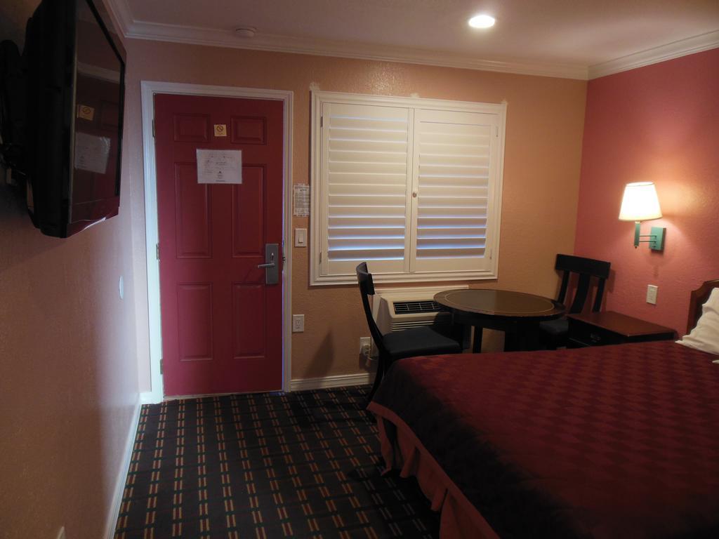 Motel Sealamp 2*