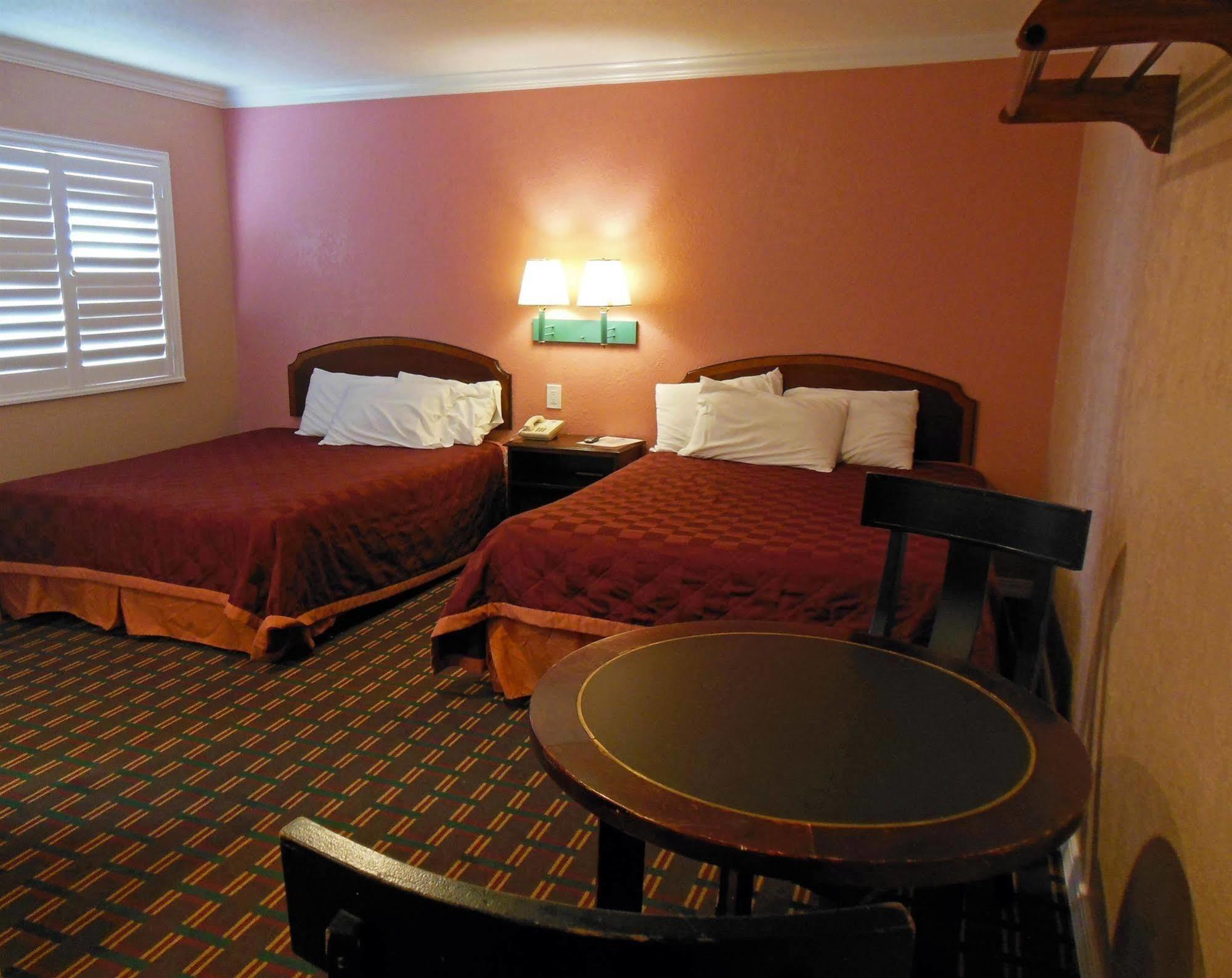 Sealamp Motel 2*